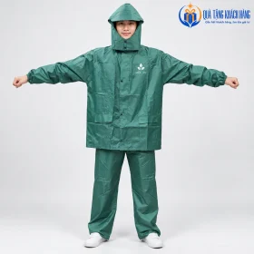 Mô phỏng logo MỘC AN trắng ở ngực áo của bộ một lớp