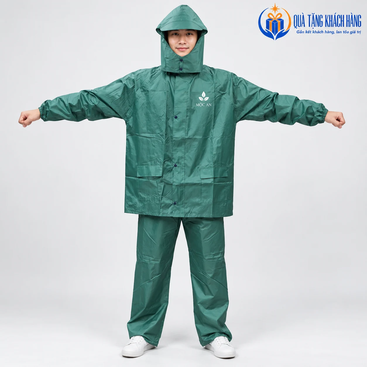 Mô phỏng logo MỘC AN trắng ở ngực áo của bộ một lớp
