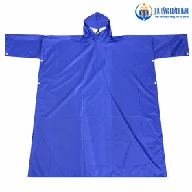 Mặt trước áo mưa có tay và các điểm cài trắng ở cạnh