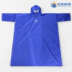 Mô phỏng logo MỘC AN ở vùng trước áo mưa cài cạnh có tay