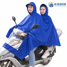 Dáng hai mũ và tà trước áo mưa cánh dơi vải dù tổ ong
