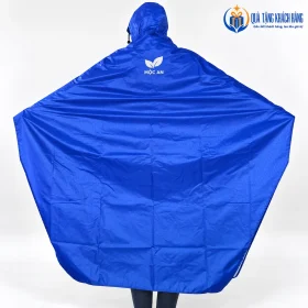 Mô phỏng logo MỘC AN ở vùng lưng áo mưa xanh dương