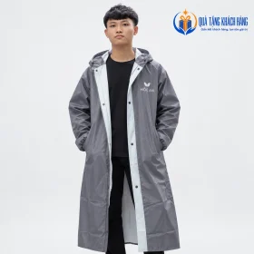 Mô phỏng logo MỘC AN trắng ở ngực áo măng tô xám