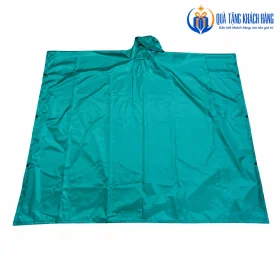 Mặt trước Poncho xanh ngọc với thân rộng liền và một mũ