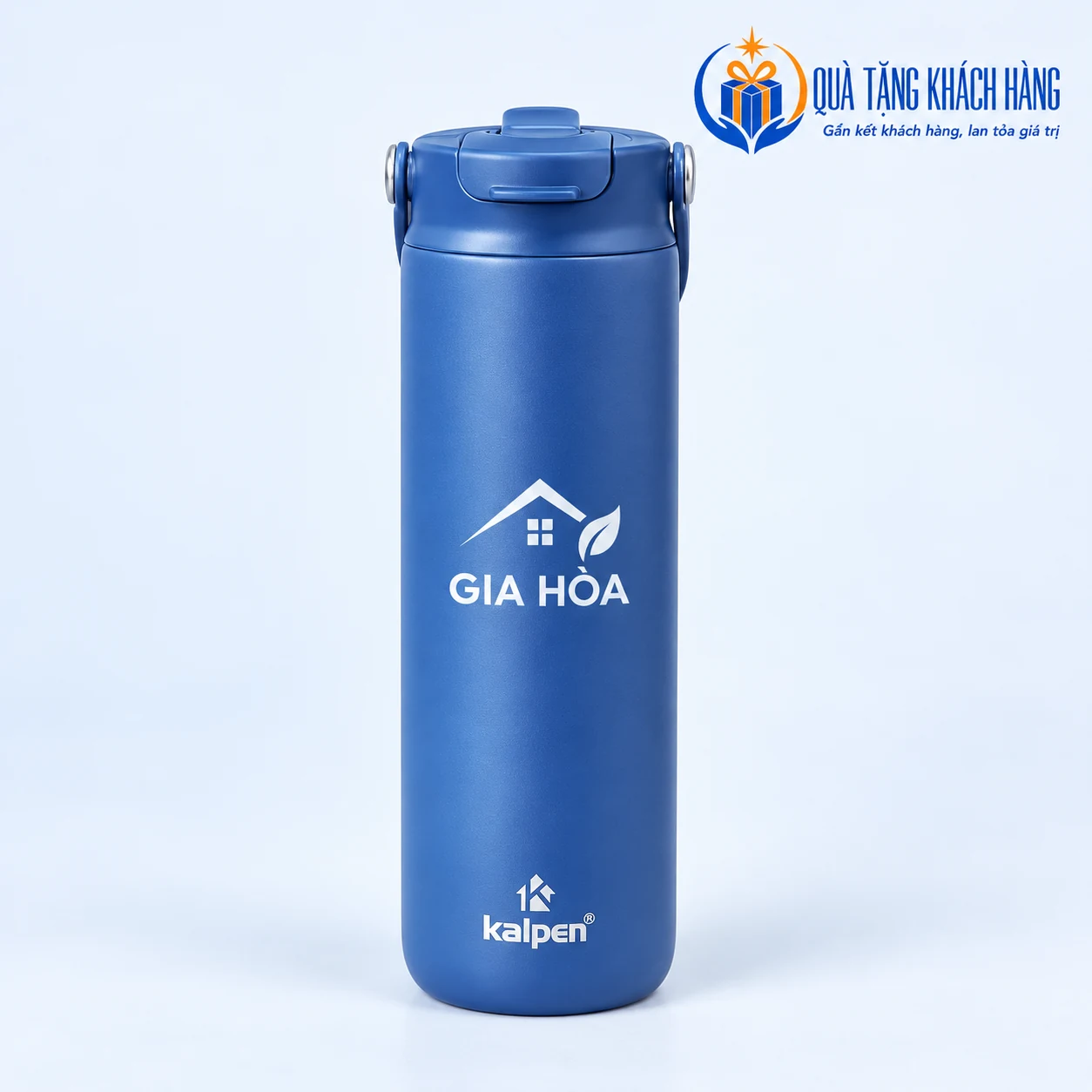 Bình Kalpen DA09 xanh than có biểu tượng nhà và lá, tên GIA HÒA trắng ở giữa thân.