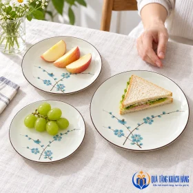 Bộ ba đĩa hoa xanh dùng trong bữa sáng