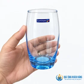 Cầm một ly Luminarc L8951 trong bộ