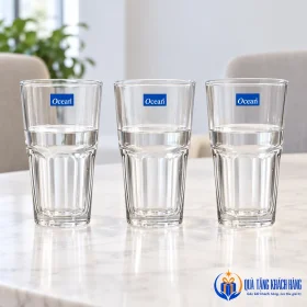 Ba ly Ocean P01963 với nước ở bàn tiếp khách