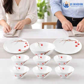 Chuẩn bị bàn ăn với bộ Daisy Hồng Mai chín món