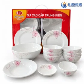 Hộp carton TK đỏ cùng mẫu hoa nét hồng theo tư liệu