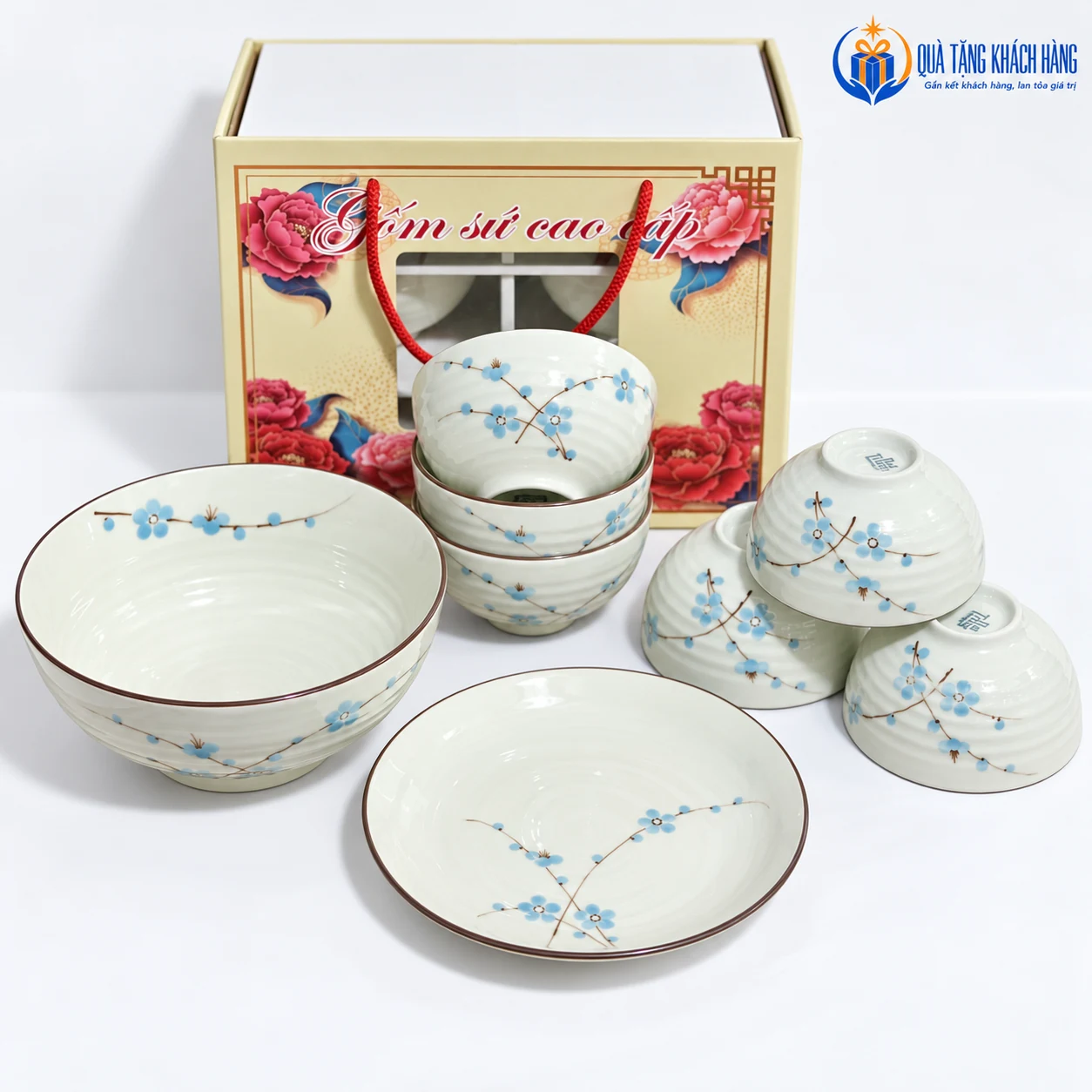 Hộp trong tư liệu cùng bộ men kem hoa xanh