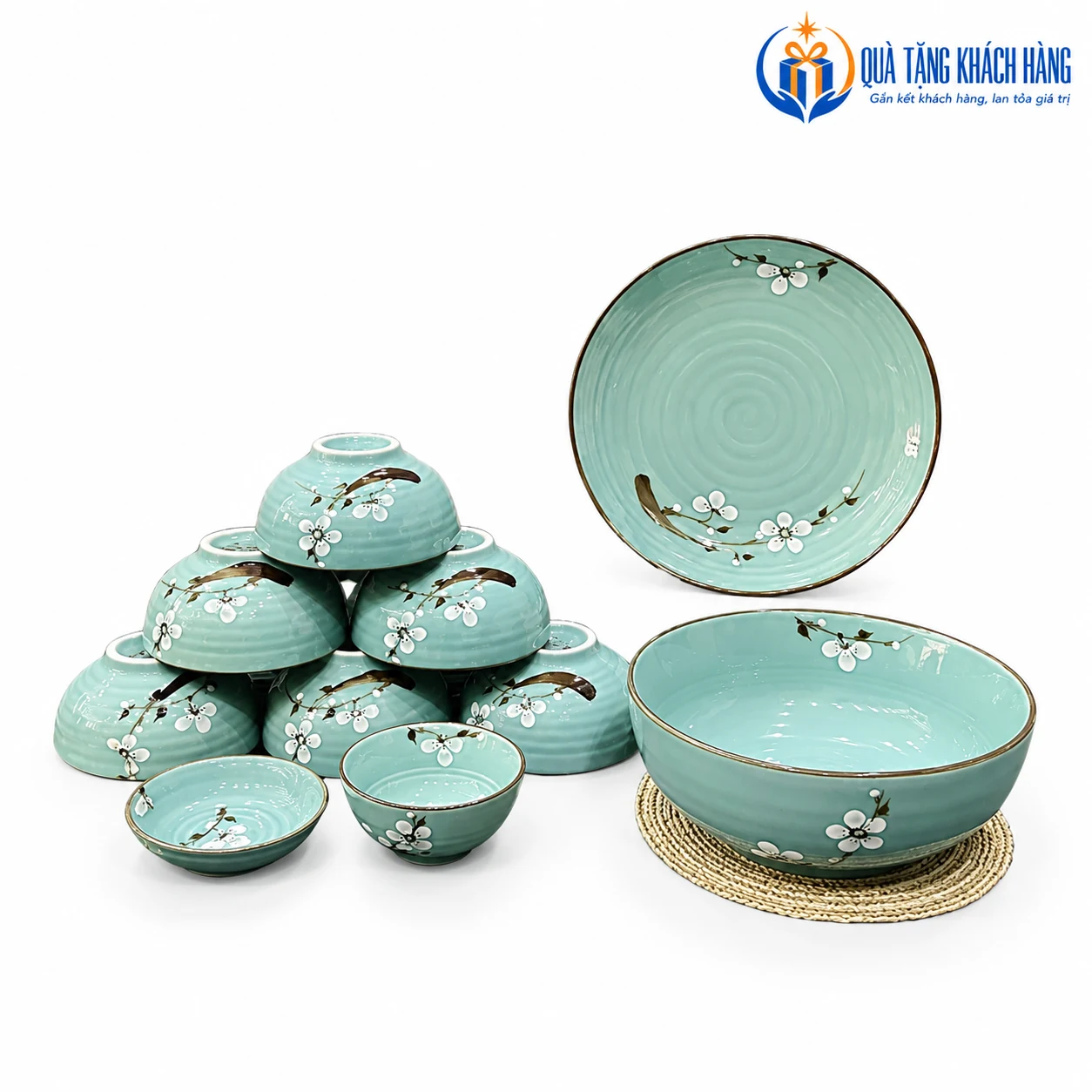 Cấu hình mười món men xanh theo ảnh tư liệu