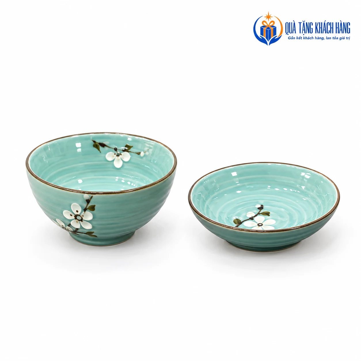 Hai món nhỏ trong bộ men xanh hoa trắng