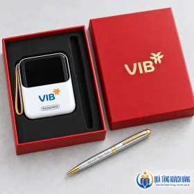 Khay sạc và rãnh riêng cho bút kim loại