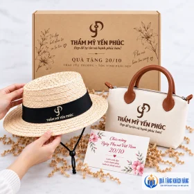Cách bày túi mũ cùng hộp và thiệp tùy chọn