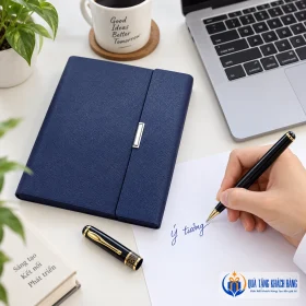 Minh họa bộ sổ bút tại bàn làm việc