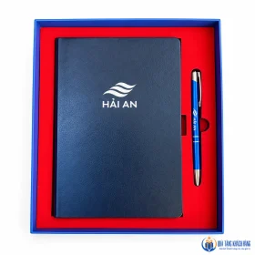 Mô phỏng in UV HẢI AN trên sổ và in một màu trên bút