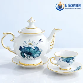 Mô phỏng logo MỘC AN trên vùng trắng của ấm và tách Đài Cát