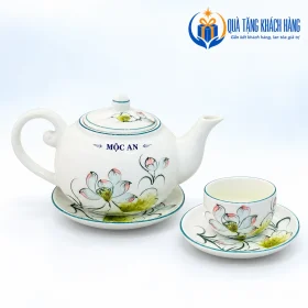 Mô phỏng chữ MỘC AN ở khoảng trống phía trên thân ấm Quả Hồng