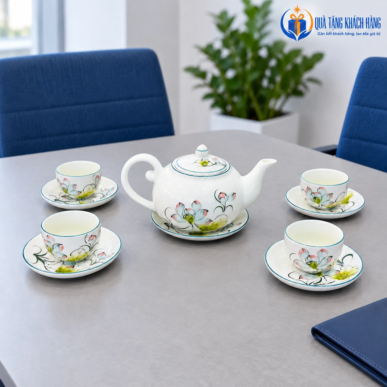 Minh họa bộ men kem hoa sen tại bàn tiếp khách với bốn tách