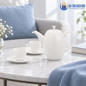 Minh họa Anna trắng ngà tại bàn trà với hai cặp tách đĩa