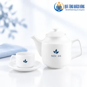 Mô phỏng logo MỘC AN trên ấm và tách Jasmine trắng