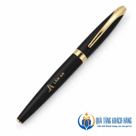 Minh họa logo LÂM AN một màu trên thân bút đen