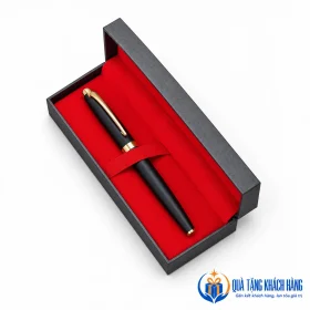 Bút đen nhám kẹp vàng trong hộp nắp gập lót đỏ tùy chọn