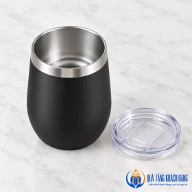 Lòng inox của cốc dáng trứng khi tháo nắp