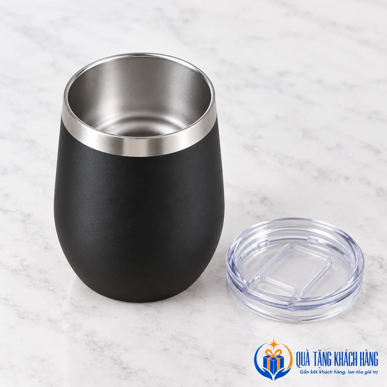 Lòng inox của cốc dáng trứng khi tháo nắp