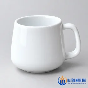 Chi tiết miệng, lòng và quai cốc sứ trắng men bóng