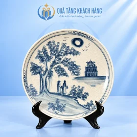 Đĩa lưu niệm men rạn 20cm cảnh tháp bên hồ kèm đế gỗ