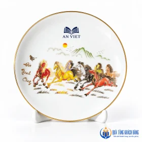 Minh họa logo AN VIET phía trên tranh ngựa
