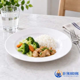 Đĩa Minh Châu 22cm trên bàn ăn gia đình