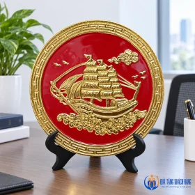Minh họa trưng bày đĩa thuyền buồm trong phòng làm việc