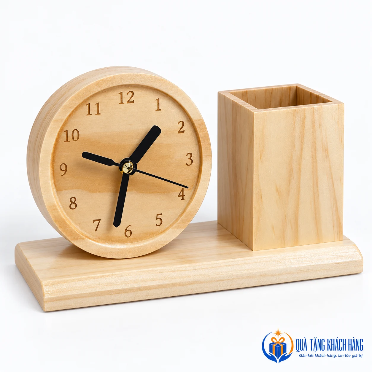 Góc nghiêng đồng hồ và ống bút gỗ