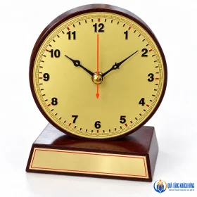 Góc nhìn đế và mặt đồng hồ gỗ