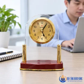 Đồng hồ Kashi BT5 tại góc bàn làm việc
