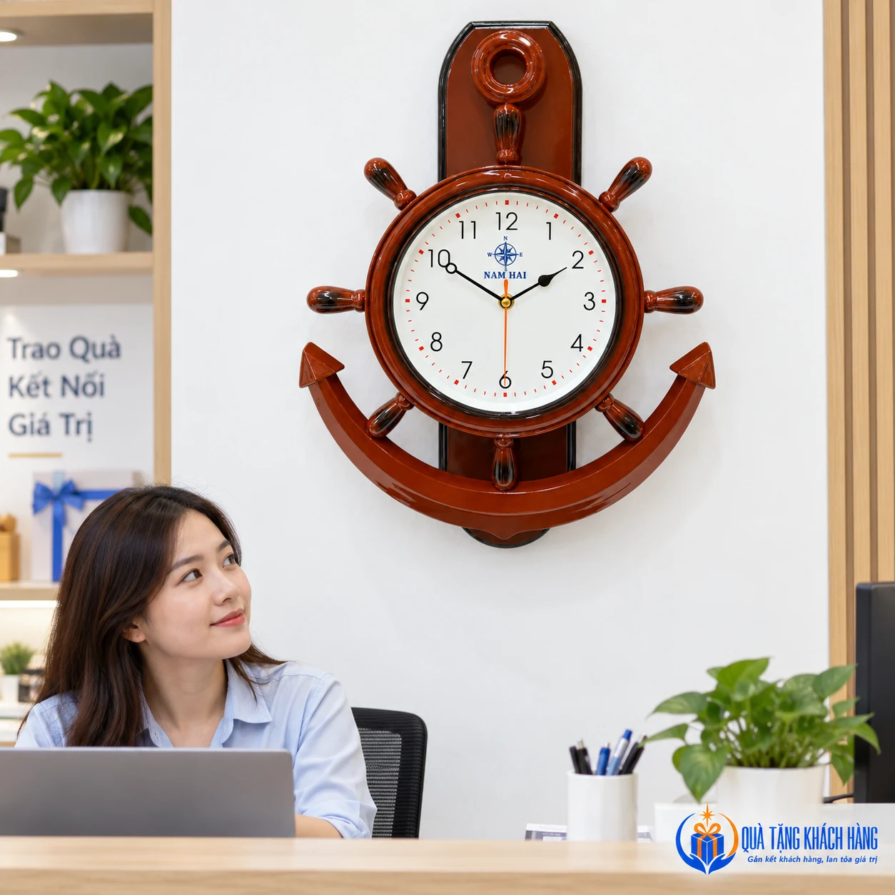 Đồng hồ dáng neo trong không gian cửa hàng
