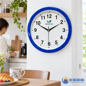 Minh họa đồng hồ HD42 ở góc sinh hoạt gia đình