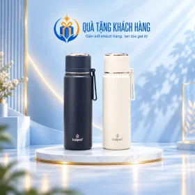 Bình Kalpen AR15 xanh than và trắng kem trên bục trắng, nền xanh Quà Tặng Khách Hàng.
