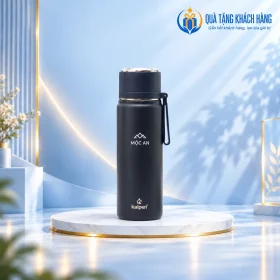 Bình Kalpen AR15 xanh than với logo giả định MỘC AN ở giữa thân.