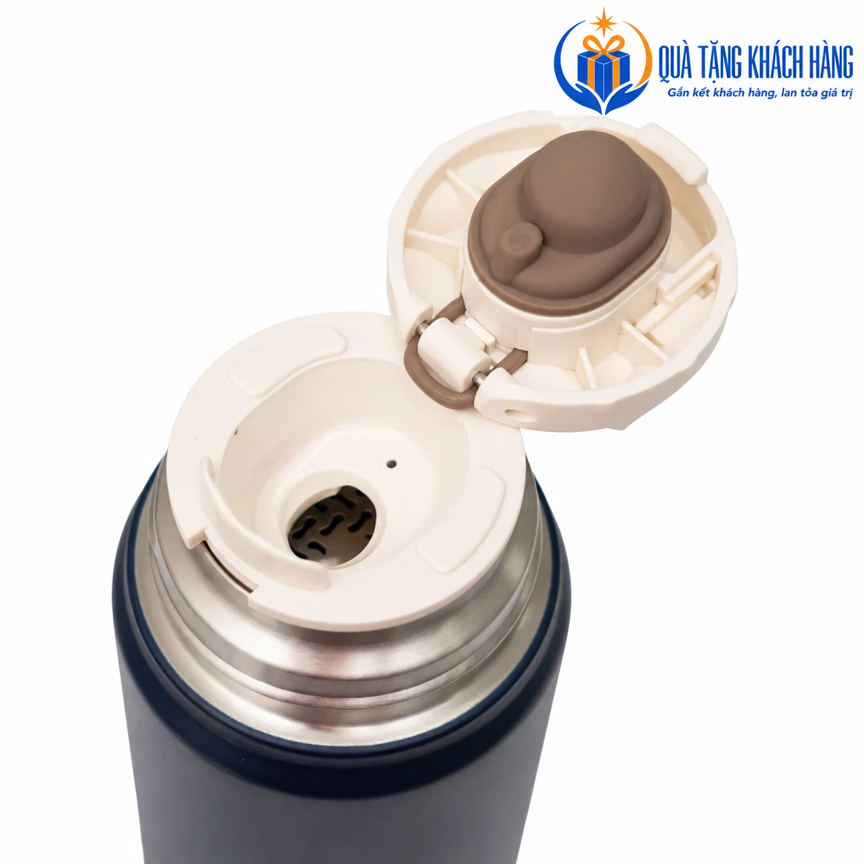 Cơ cấu nắp mở của bình Kalpen AR15 xanh than, thấy miệng và bộ phận đóng nắp.