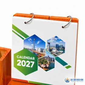 Cận hai khoen giữ bộ tờ lịch