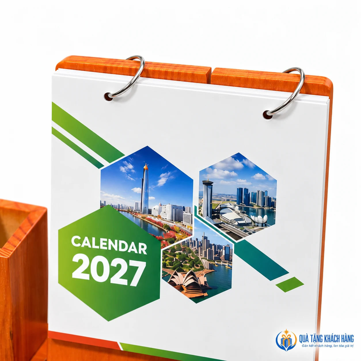 Cận hai khoen giữ bộ tờ lịch