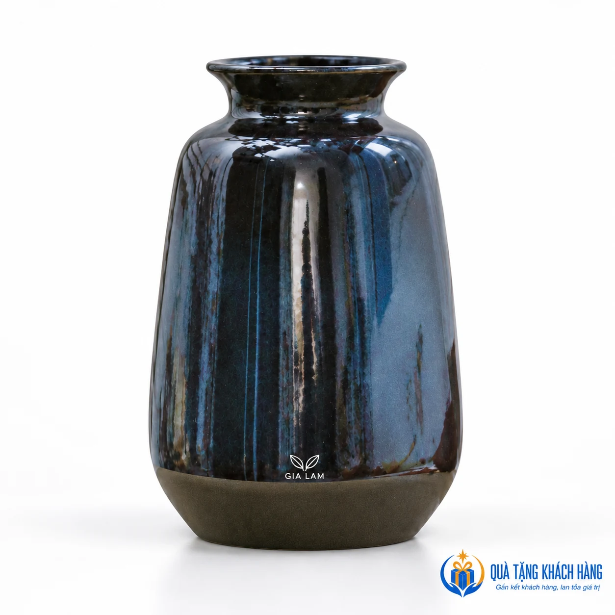 Mô phỏng tên GIA LAM trên lọ men xanh
