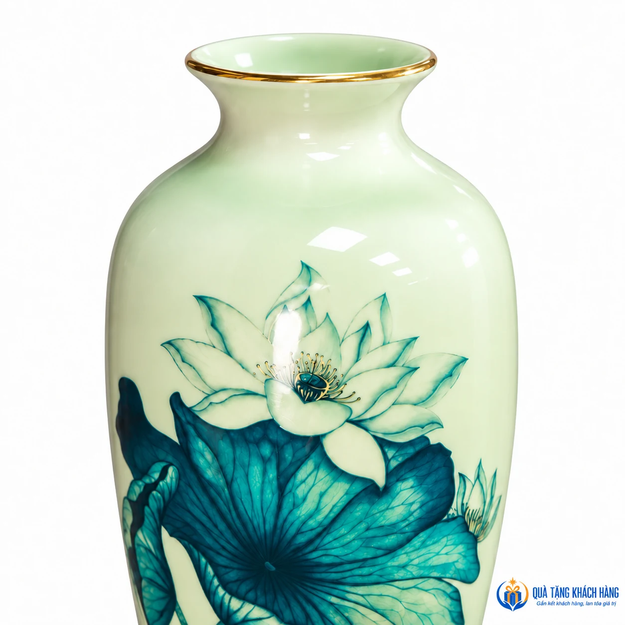 Miệng viền vàng kim của lọ men ngọc