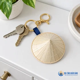 Móc khóa nón lá gắn hai chìa minh họa