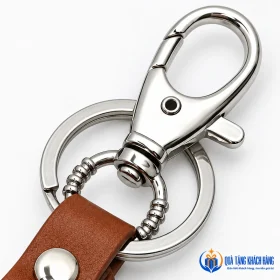Chi tiết vòng khoen và móc cài của mẫu viền nâu