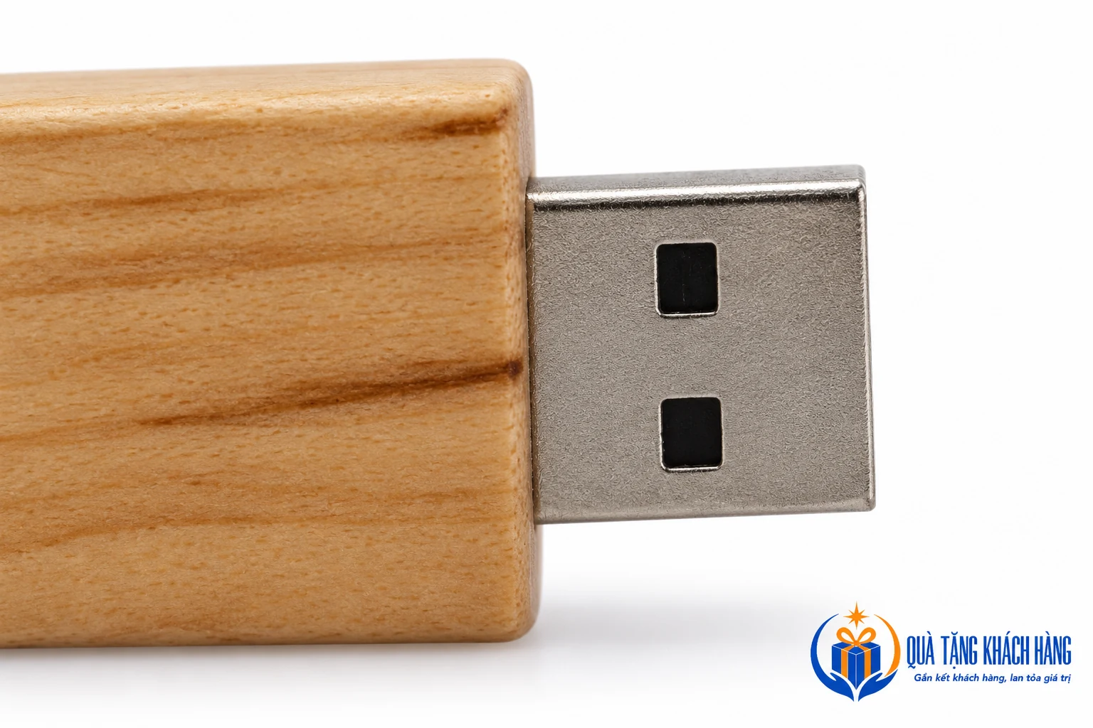 Góc cận đầu cắm và mép thân USB gỗ UGV 006